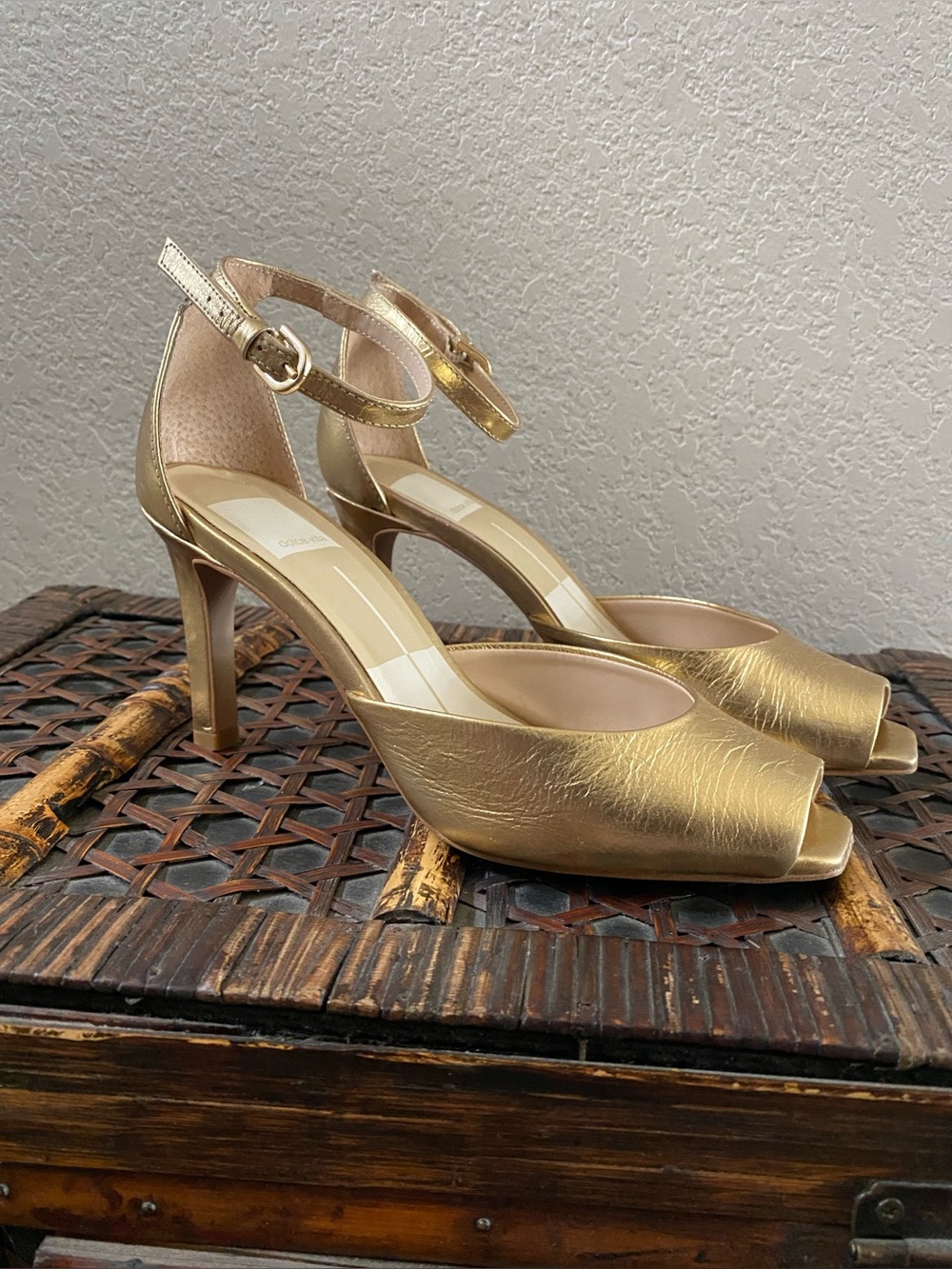 Dolce Vita Serlo Gold Metallic Peep-Toe Ankle Strap Leather Heels Size 6
